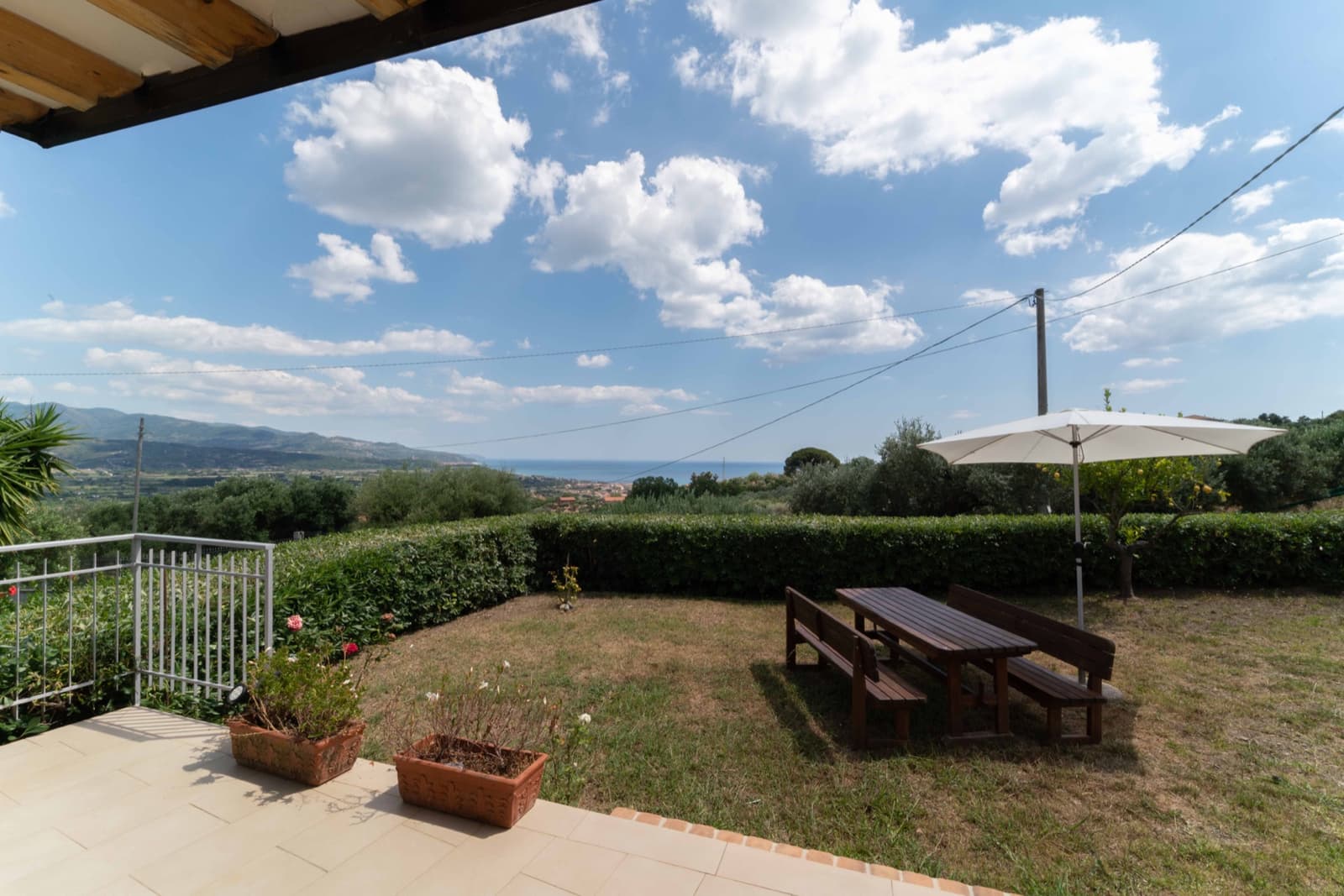 Vista mare e paesaggio collinare del Cilento