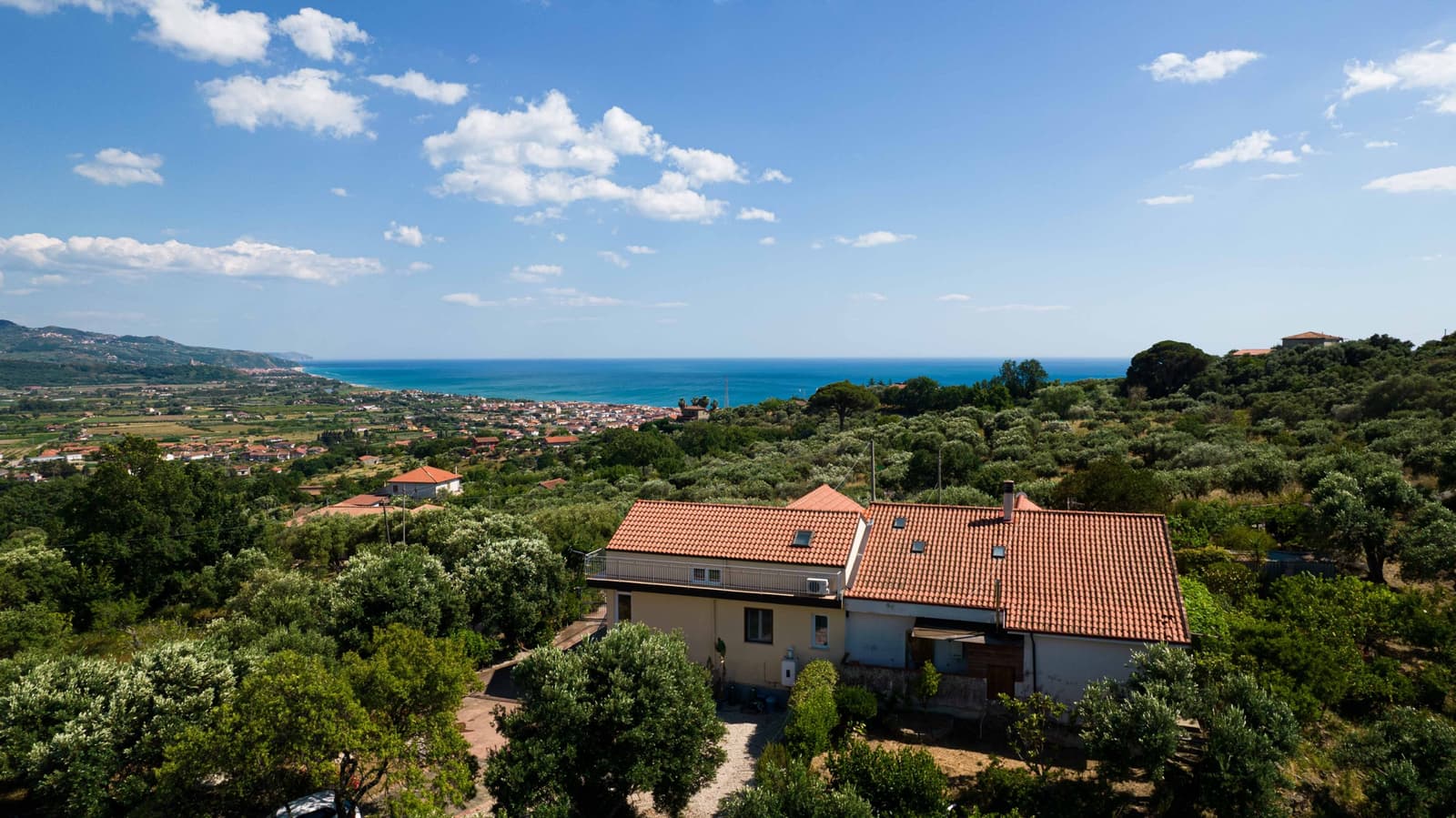 Villa Lorella tra gli ulivi con vista sul mare del Cilento